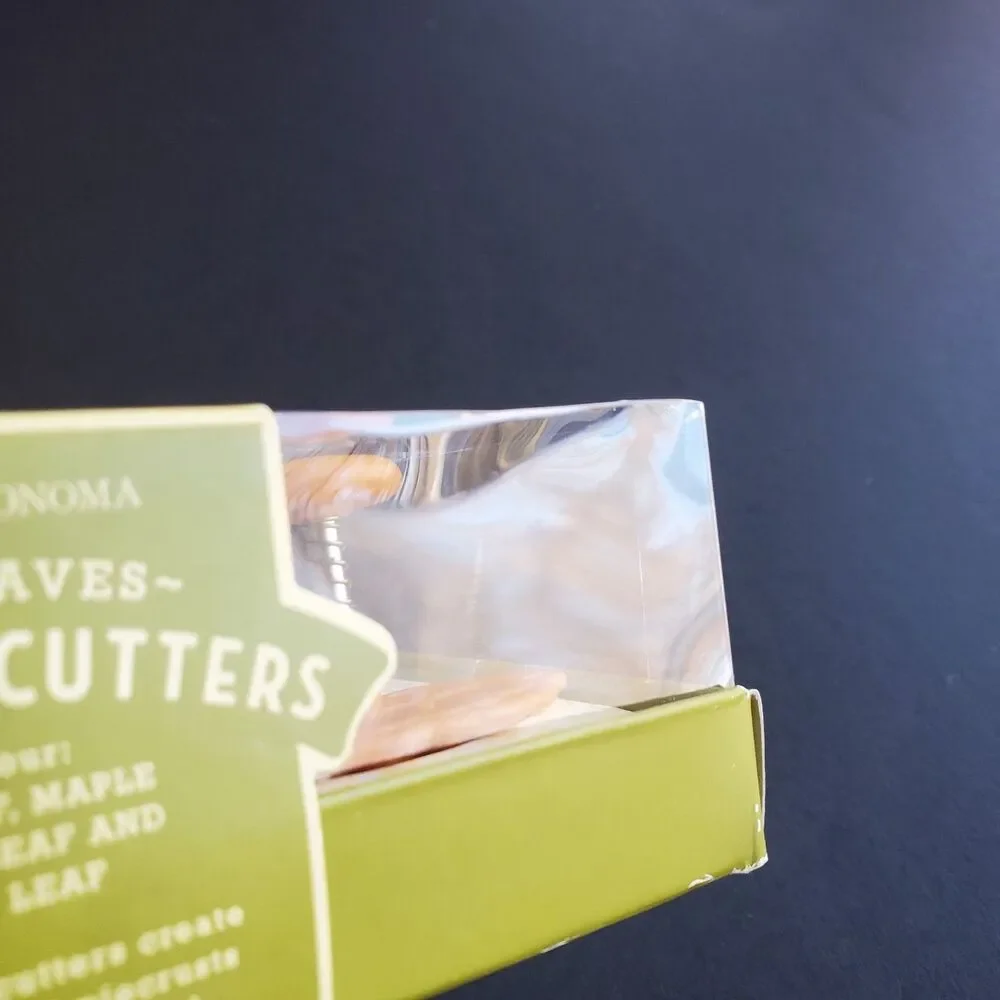 Williams-Sonoma Fall Leaves Pie Crust Cutters New in Box Autumn Set Of 4 NOS